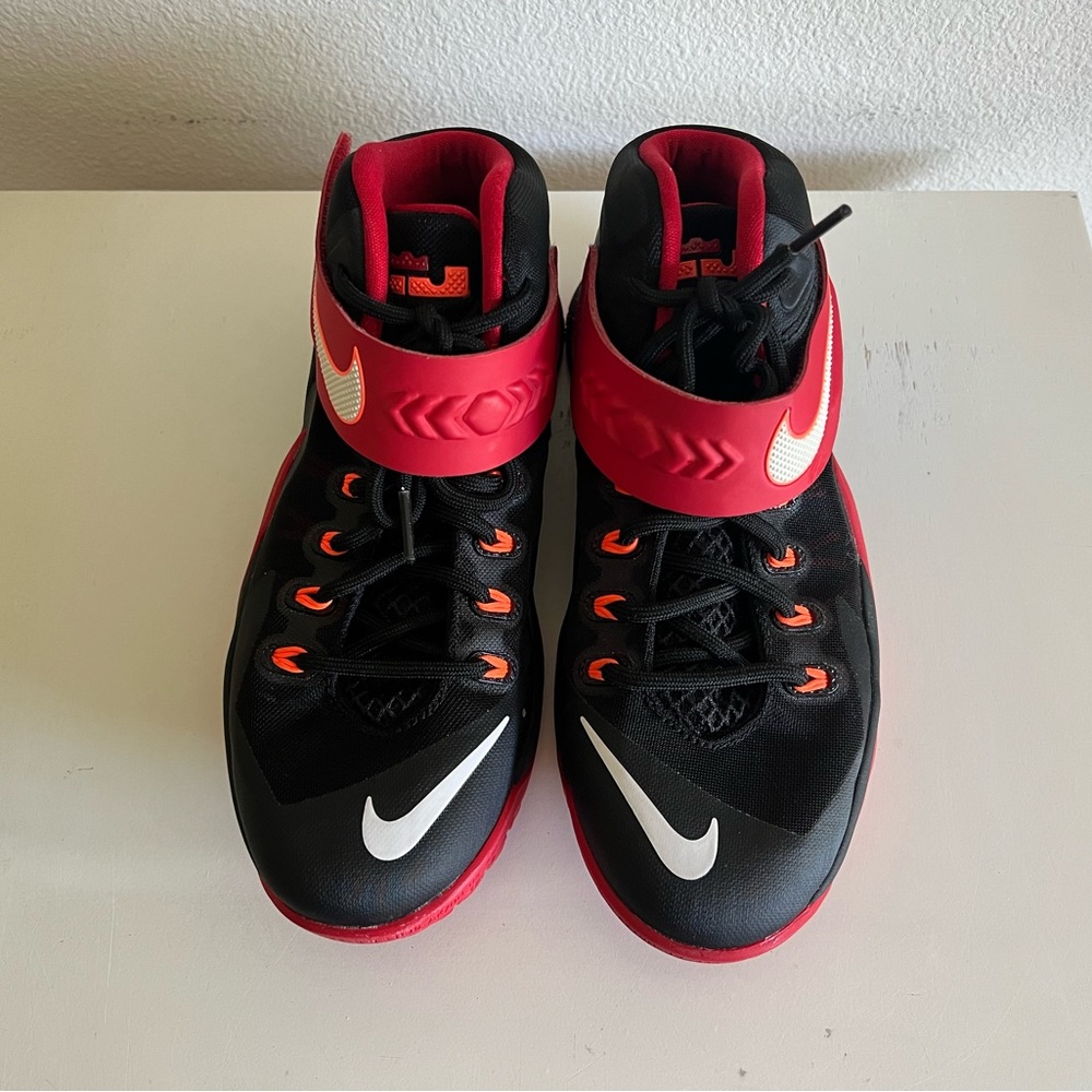 Nike Lebron James Soldier 8 boys basketball shoes. Brand new, never worn.